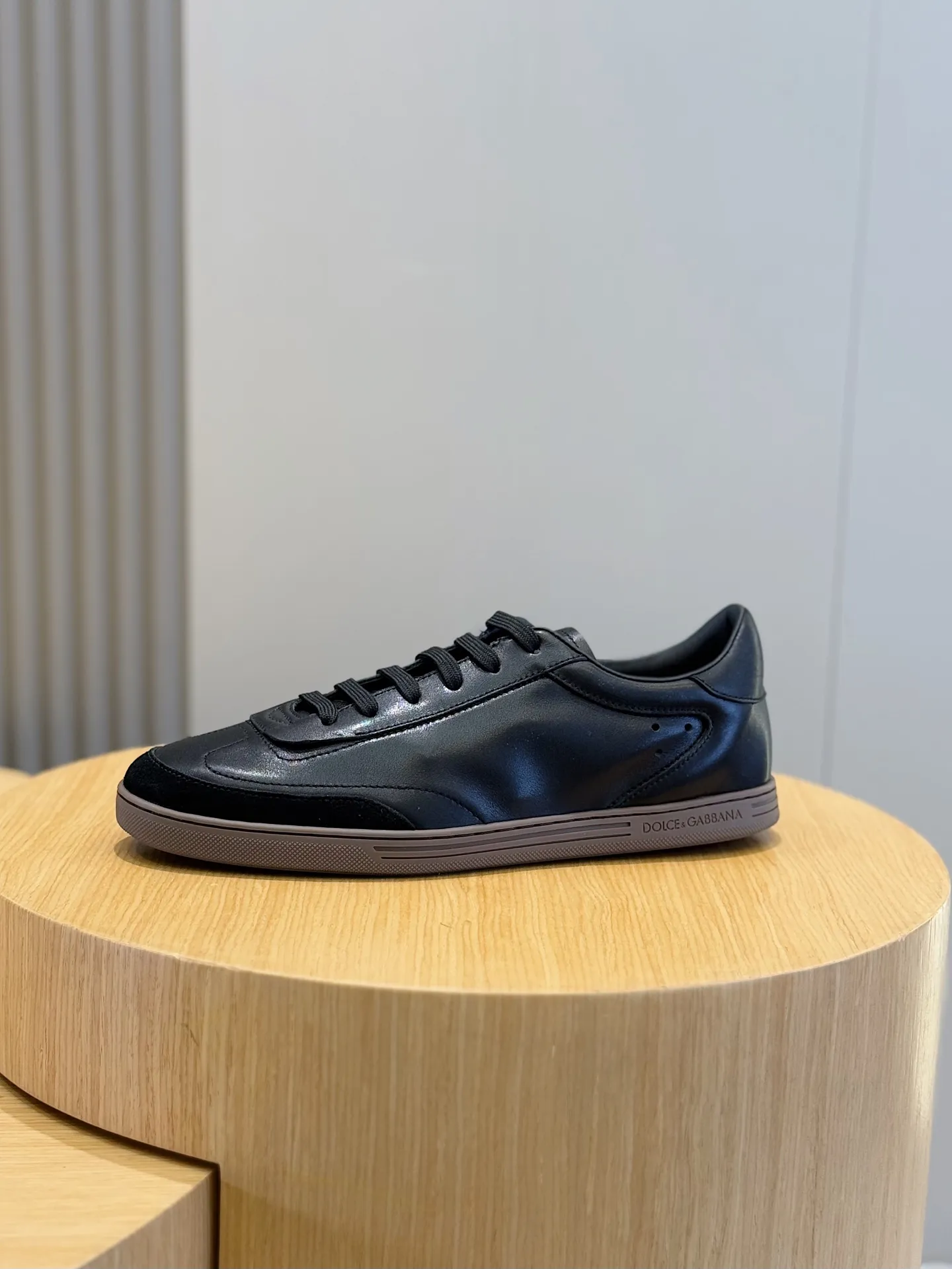 Men's Men's Shoes💰400 [New Style]🐏🐏DG men's calfskin sneakers Portofino Yacht shoes, simple and versatile design, unique saddle leather soles. The Dolce &G logo rear wing is the icing on the cake. Imported cowhide + rubber outsole Size: 39-44 (customized at 38.45)